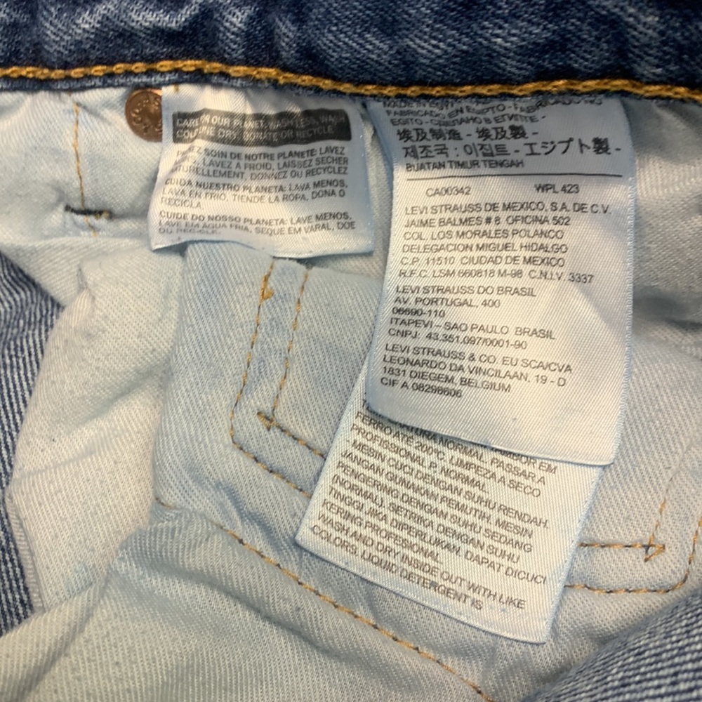 Levis Jeans - Picture 6 of 6